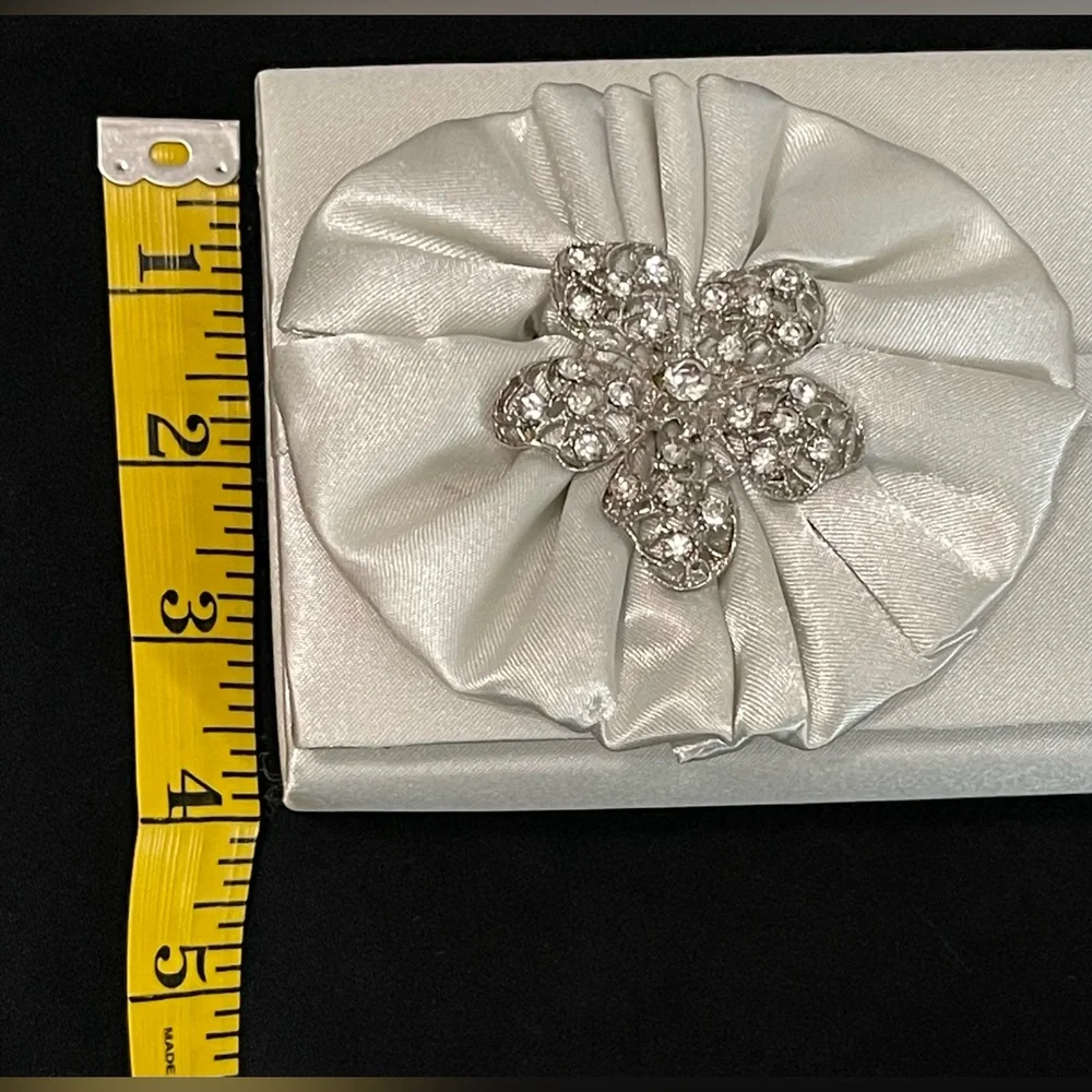 Amazing vintage clutch purse silver satin fabulous rhinestone flower wedding bag